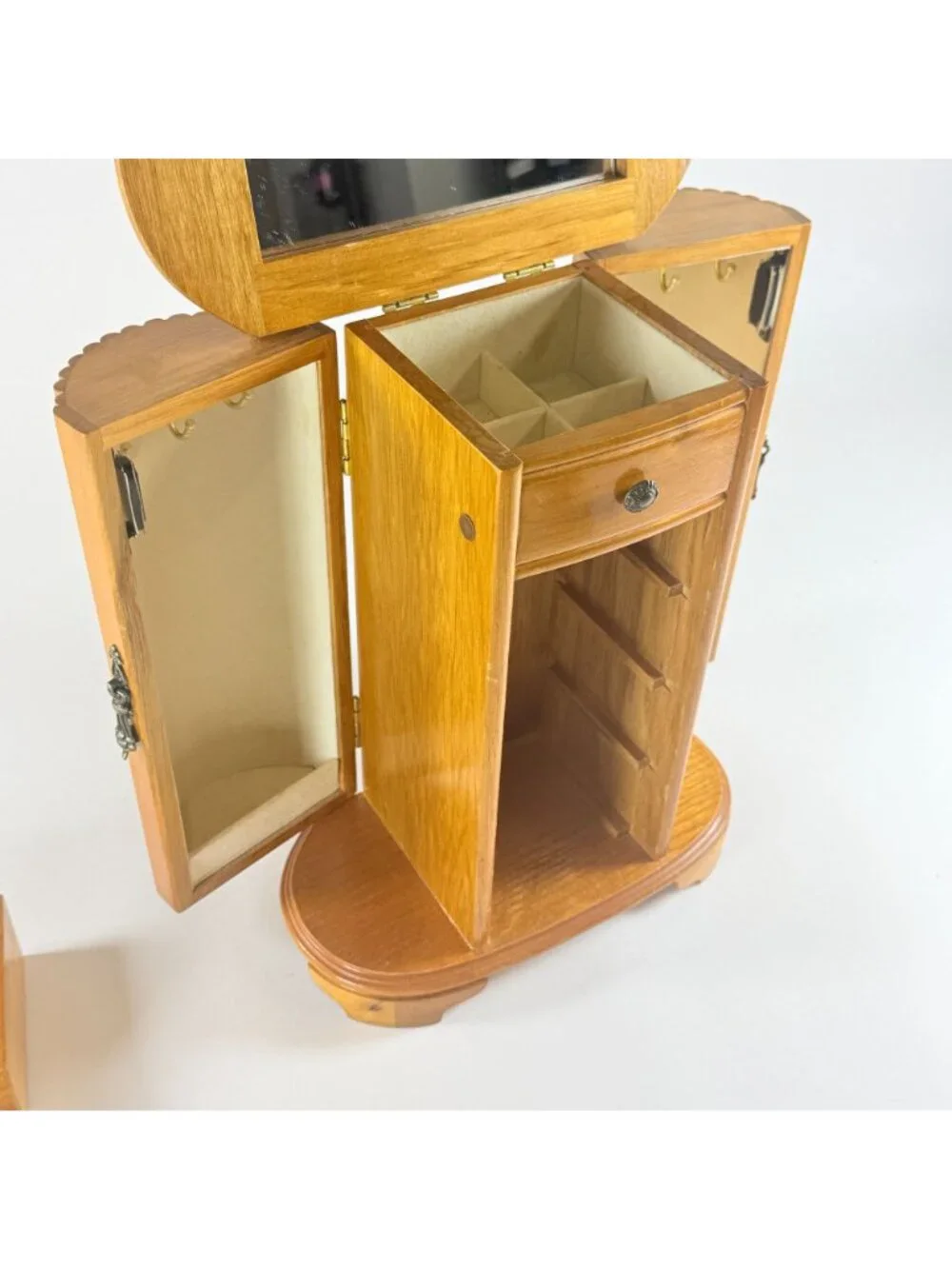 Unbranded oak jewelry